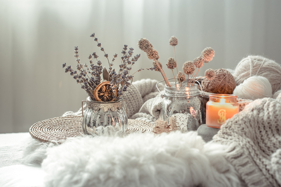 Autumn-still-Life-home-decor-in-a-cozy-house.-Autumn-weekend-concept.-Fall-home-decoration.