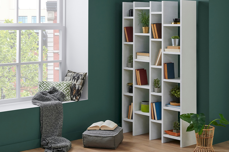 White-bookshelf-in-the-room-corner-style